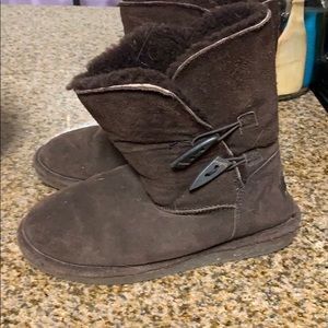 Brown women’s size 8 bearpaw boots